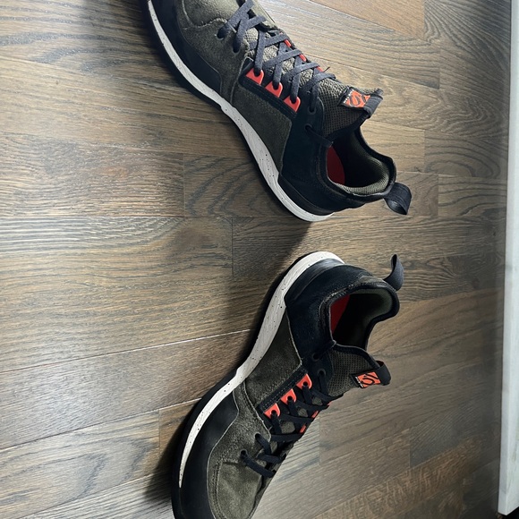 Adidas Five Ten shoes - Picture 2 of 6